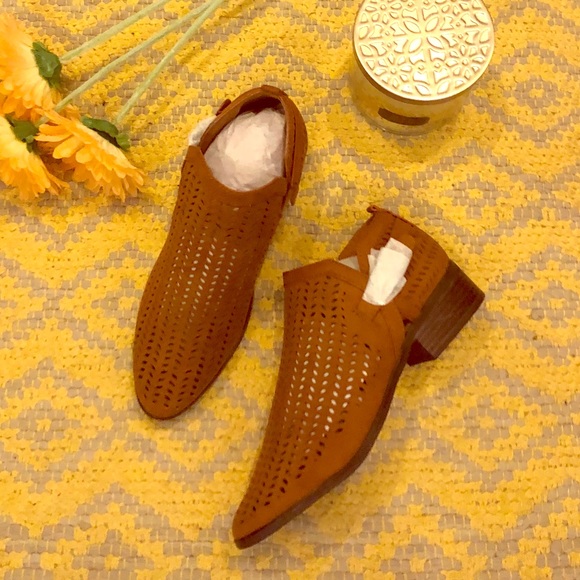 ⚡️2xHP⚡️ Laser Cut Buckled Booties - Picture 5 of 8